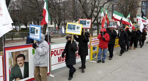 تظاهرات برای آزادی زندانیان سیاسی در ایران در کانادا