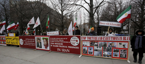 تظاهرات برای آزادی زندانیان سیاسی در ایران - کانادا- تورنتو