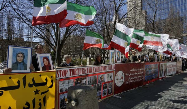 تظاهرات حامیان مقاومت علیه اعدام در ایران در شهرهای تورنتو و اتاوای کانادا