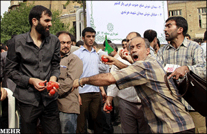 گزارش تصویری/ تجمع اعتراضی «دانشجویان» در برابر دفتر حفاظت منافع آمریکا!