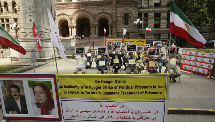 همبستگی هواداران مجاهدین در تورنتو با زندانیان سیاسی اعتصابی در زندان گوهردشت 