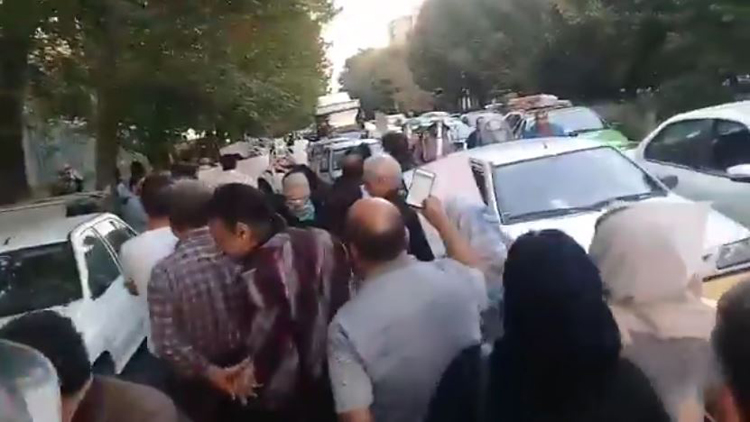تجمع اعتراضی غارت شدگان در در تهران
