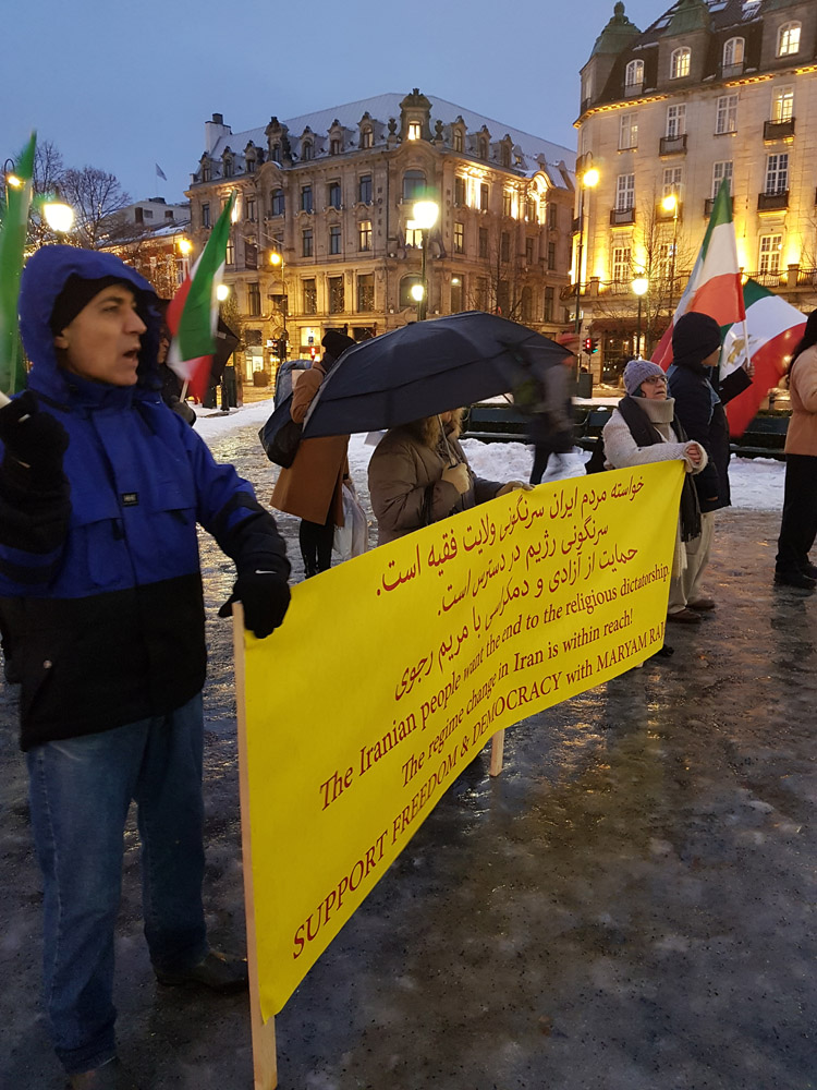 تظاهرات جمعی از ایرانیان آزاده در اسلو، یوتوبری و سیدنی در حمایت از قیام سراسری مردم ایران
