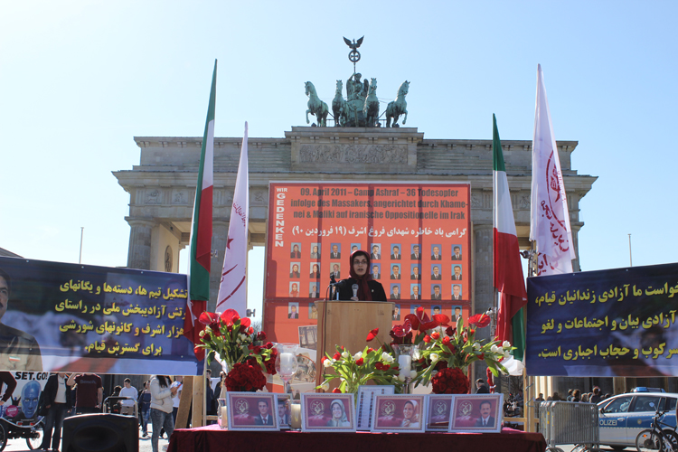 برلین-دروازده براندنبورگ بزرگداشت حماسه فروغ اشرف در ۱۹ فروردین ۱۳۹۰  حمایت قیام سراسری مردم ایران