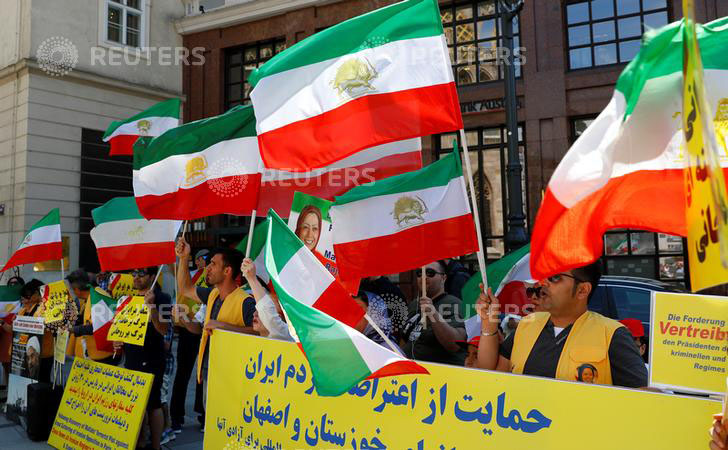 تظاهرات ایرانیان آزاده در وین علیه حضور آخوند روحانی در رسانه های بین المللی