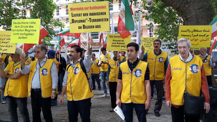تظاهرات ایرانیان در برلین - محکومیت توطئه تروریستی رژیم علیه مقاومت
