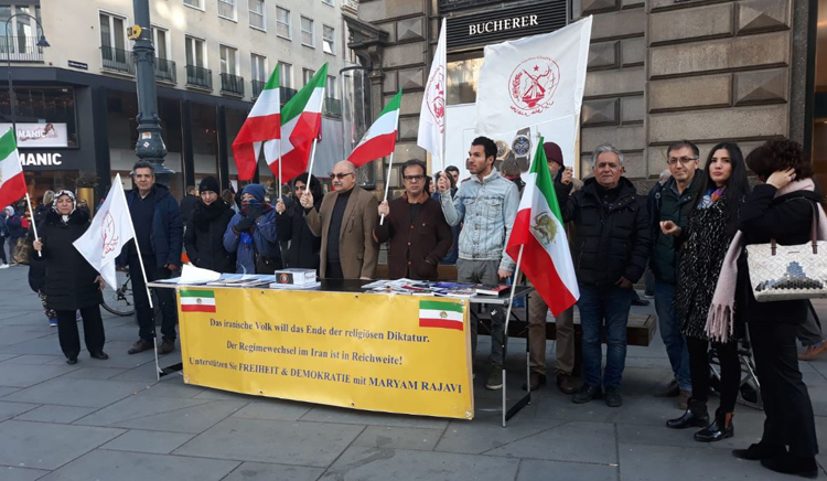 تظاهرات ایرانیان در وین علیه نقض حقوق بشر در ایران