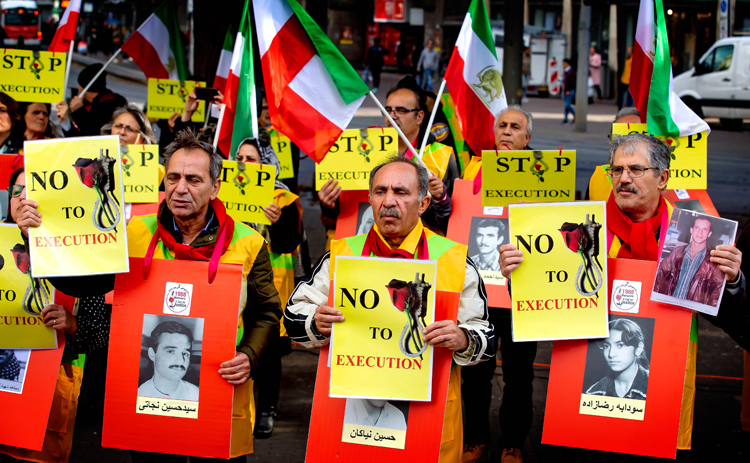 تظاهرات ایرانیان آزاده در هلند بمناست روز جهانی مبارزه با اعدام