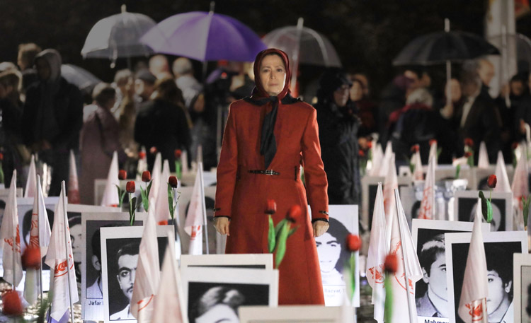 خانم مریم رجوی در نمایشگاه جنایت علیه بشریت در پاریس