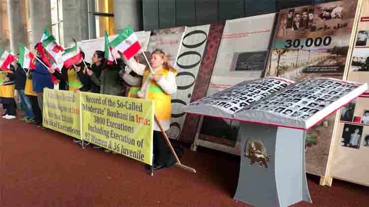 دومین روز کارزار جنبش دادخواهی قتل‌عام شهیدان ۶۷ در لاهه