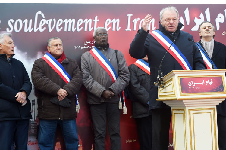 تظاهرات و راهپیمایی در پاریس در حمایت از قیام مردم ایران