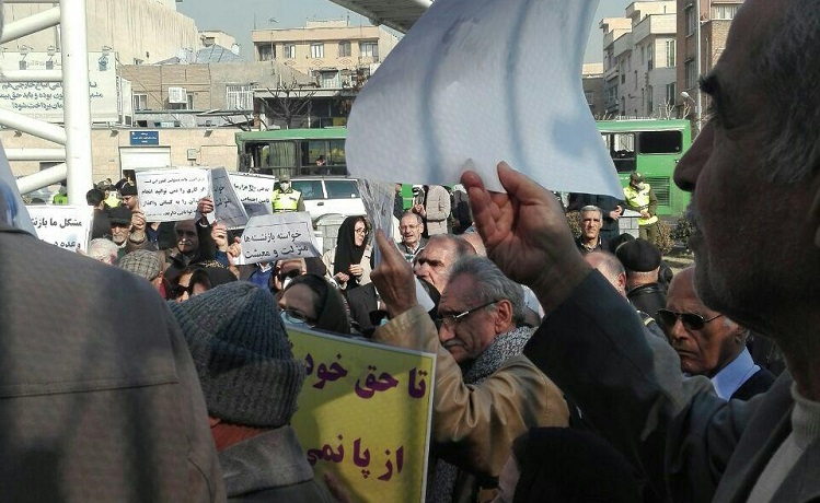 اعتراض و تجمع سراسری بازنشستگان در مقابل مجلس آخوندی 