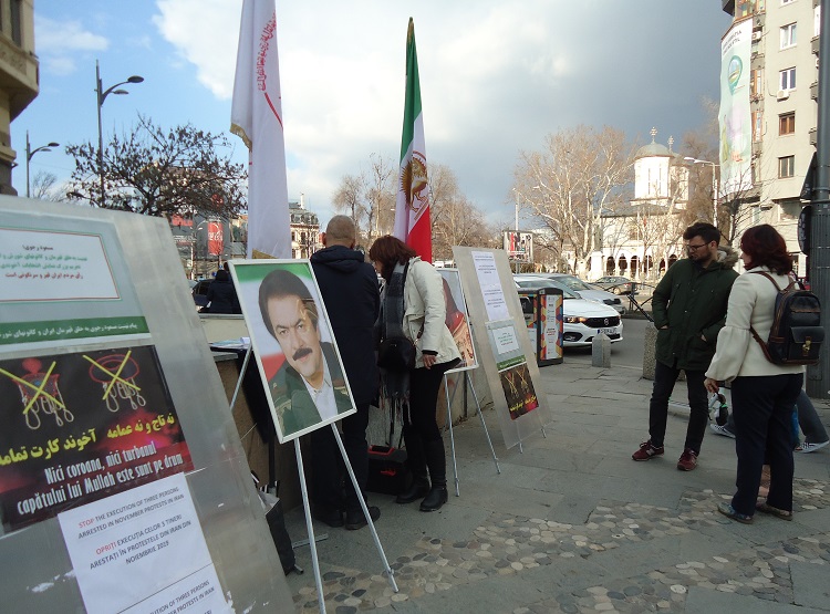 نمایشگاه افشای جنایات رژیم آخوندی در بخارست