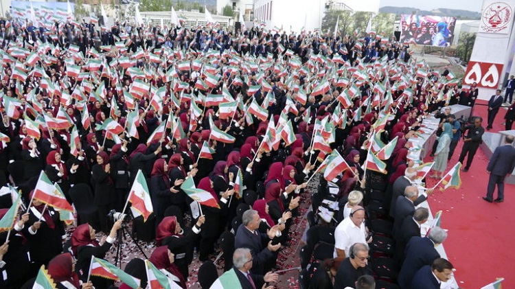 مجله هفتگی سیاستهای بین المللی تورینو آنلاین ایتالیا، ایران بین دموکراسی و سرکوب