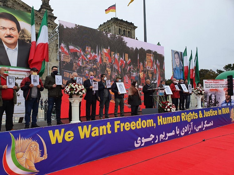 تظاهرات و کنفرانس آنلاین به مناسبت روز جهانی علیه اعدام در مقابل مجلس فدرال آلمان
