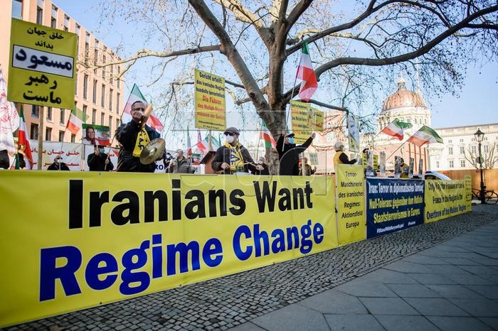 تظاهرات ایرانیان آزاده در برلین علیه تروریسم رژیم آخوندی
