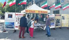 برگزاری میز کتاب و نمایشگاه عکس شهیدان توسط هواداران مجاهدین در پاریس و یوتوبوری سوئد