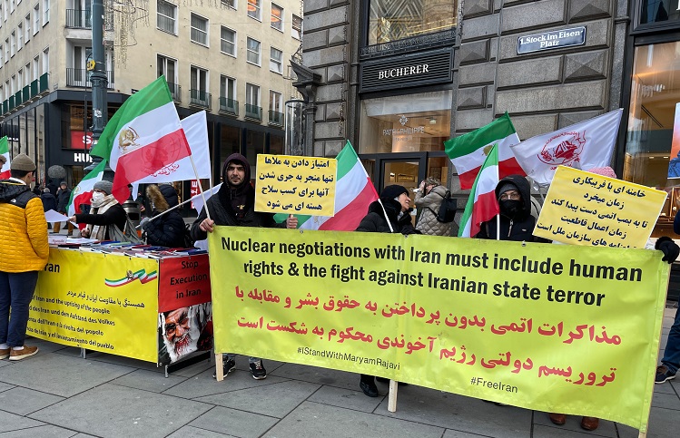 تظاهرات ایرانیان در وین علیه بمب اتمی رژیم-2